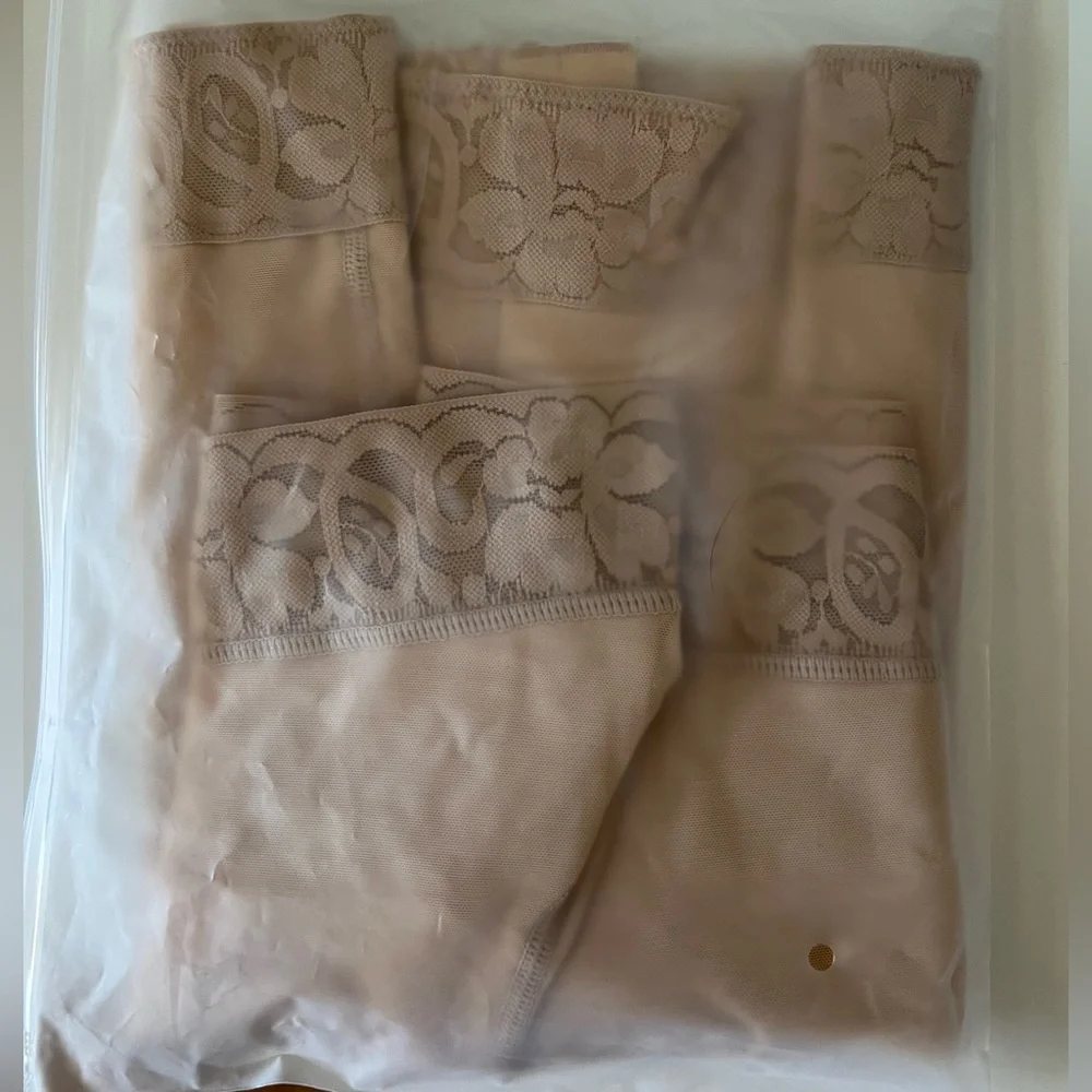 SOLD!❌ - Women's Tummy Tucking Butt Enhancing Shorts Shapewear - Picture 6 of 7